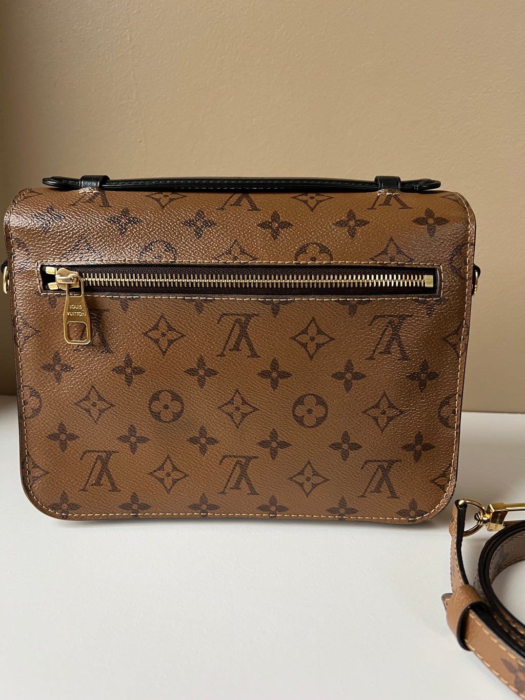 Louis Vuitton Pochette Métis Bag