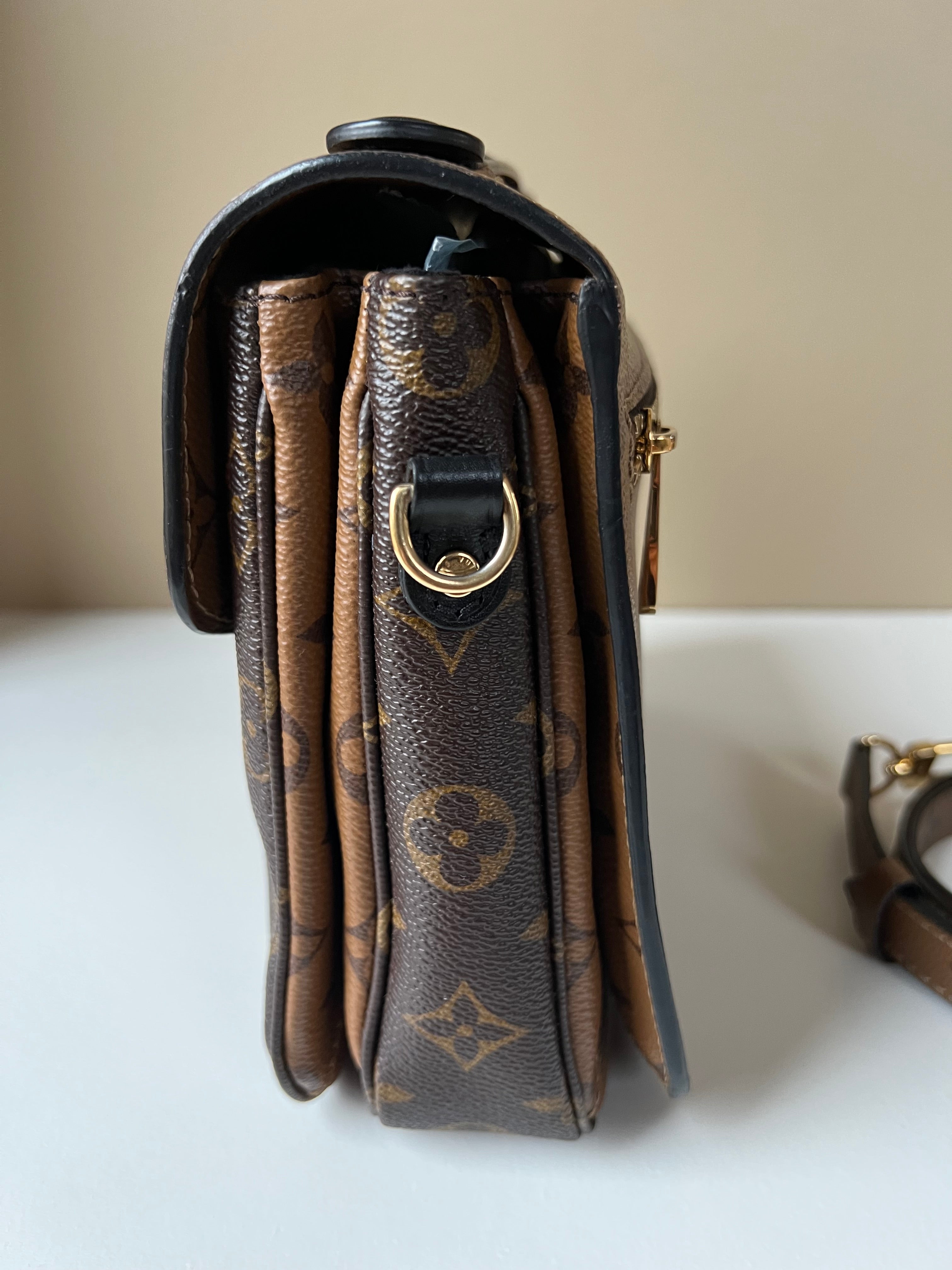 Louis Vuitton Pochette Métis Bag