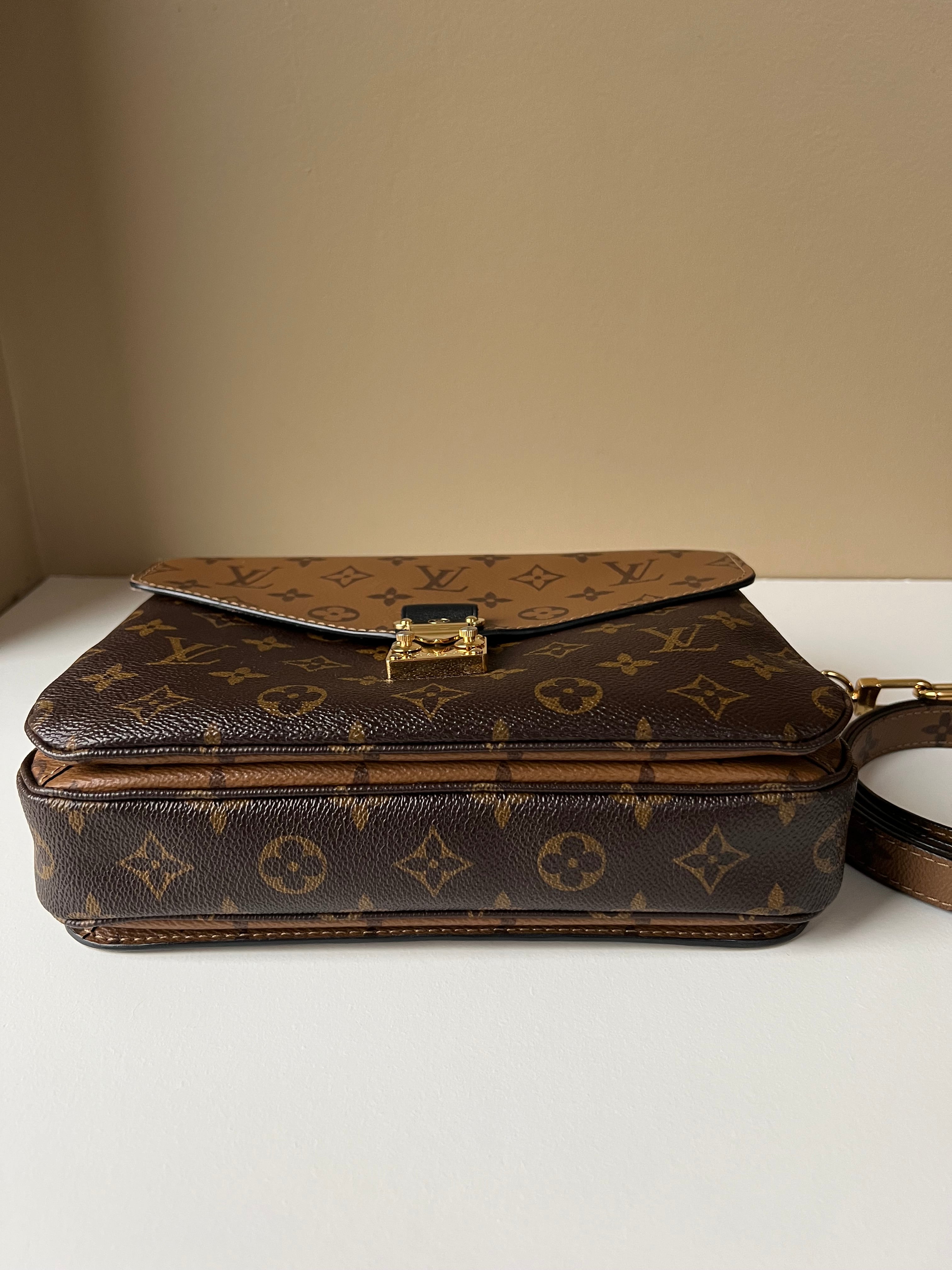 Louis Vuitton Pochette Métis Bag
