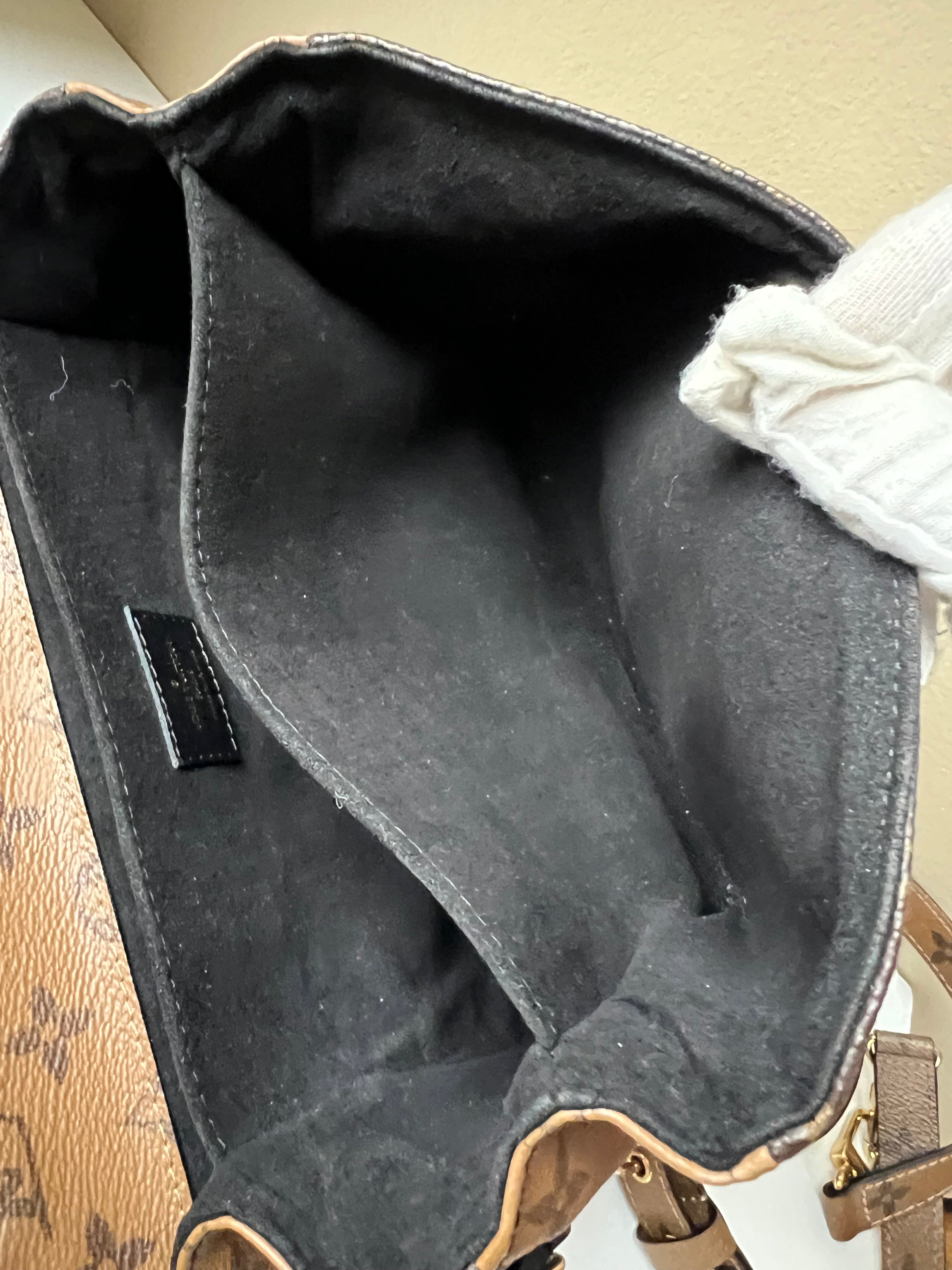 Louis Vuitton Pochette Métis Bag